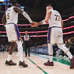 开云官网-4+4+9！场均5.7分！湖人状元彻底迷失了